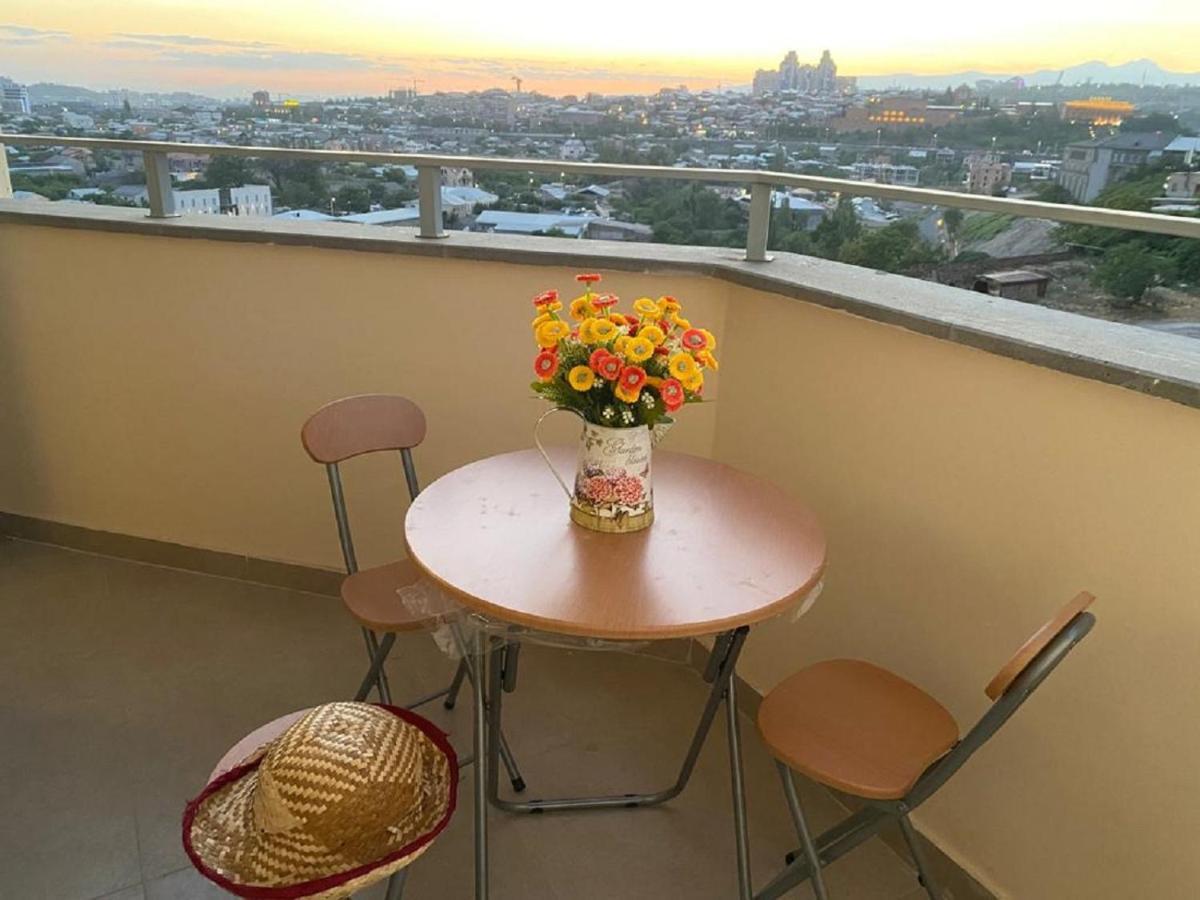 Beautiful Apartment With 3 Balconies In The Center Of Yerevan Ngoại thất bức ảnh