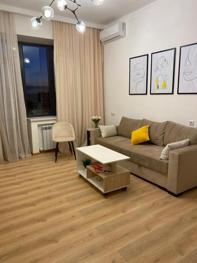 Beautiful Apartment With 3 Balconies In The Center Of Yerevan Ngoại thất bức ảnh