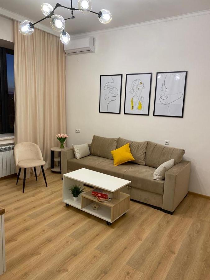 Beautiful Apartment With 3 Balconies In The Center Of Yerevan Ngoại thất bức ảnh